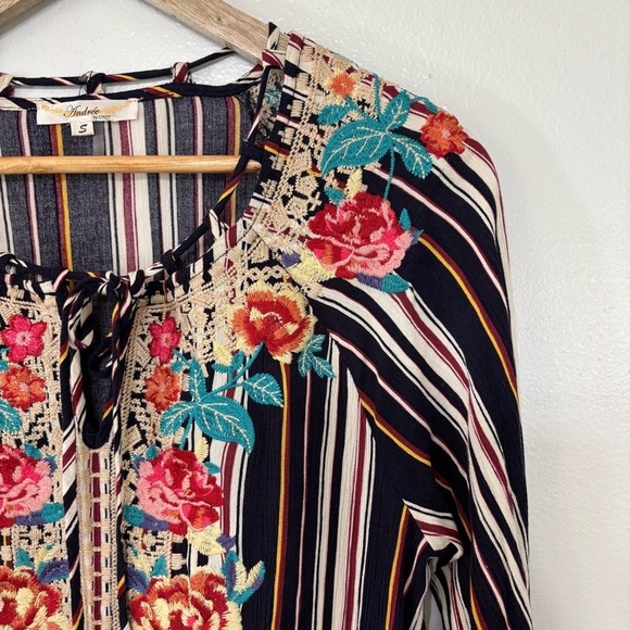 Andree by Unit Women’s Striped Embroidered Floral Blouse Size Small - Picture 2 of 5